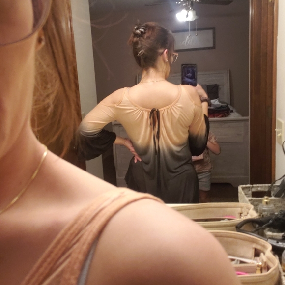 T☆Party cold shoulder blouse, size medium - Picture 7 of 7